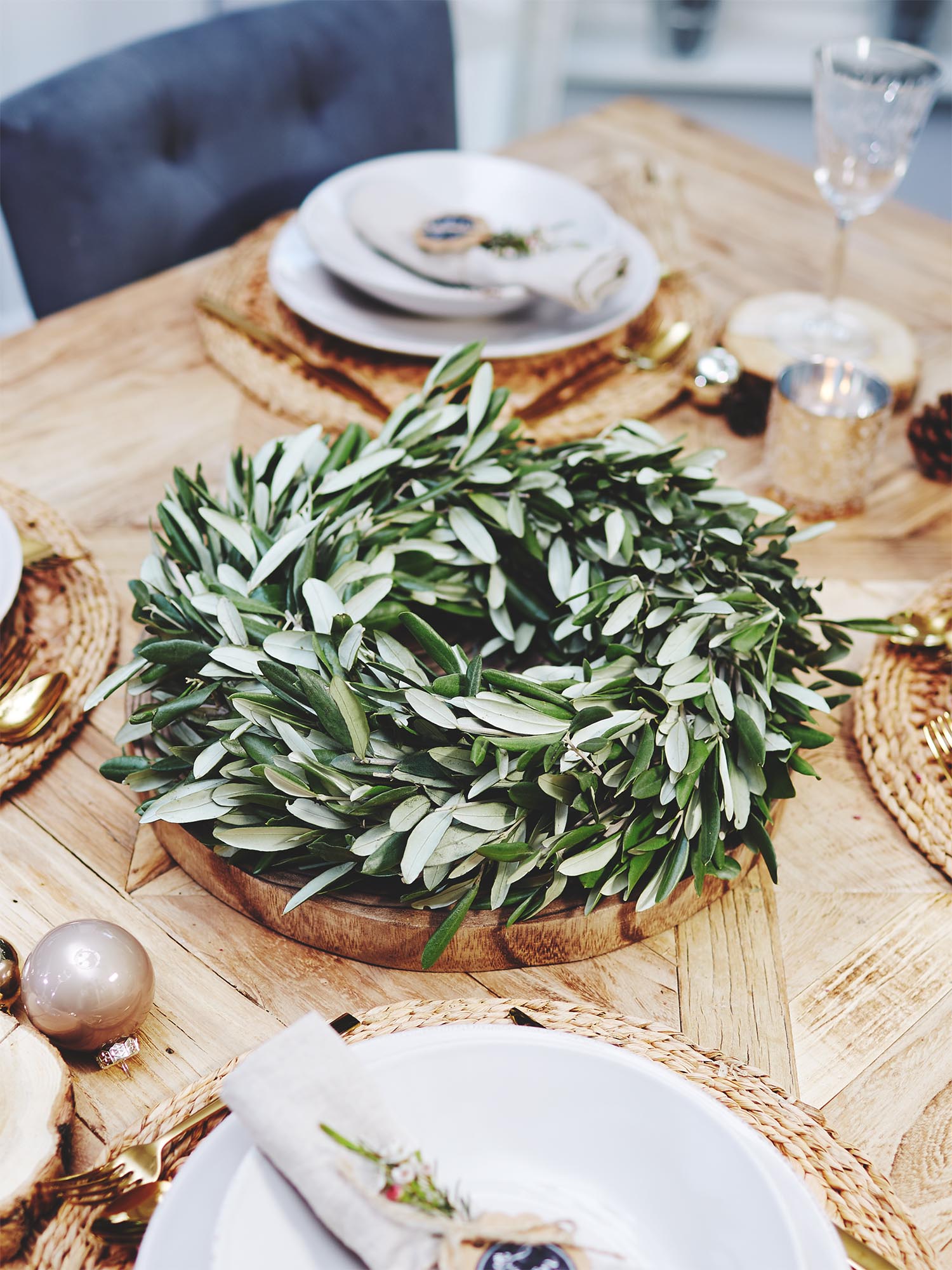 blumigo-olivenkranz-exklusives-greenery-kranz-olivenzweige image 3