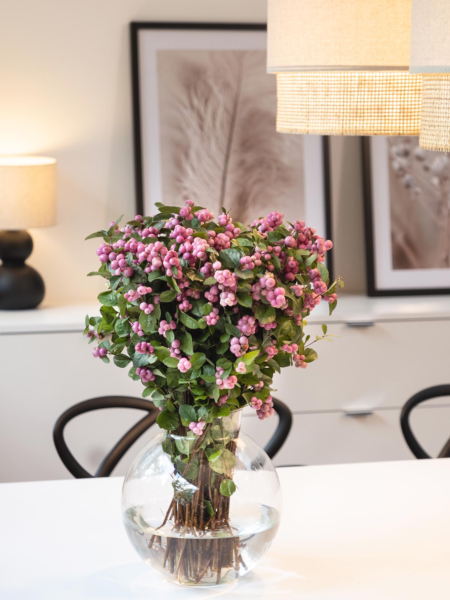 blumigo-magical-pride-schneebeeren-pink-frisches-greenery image 2