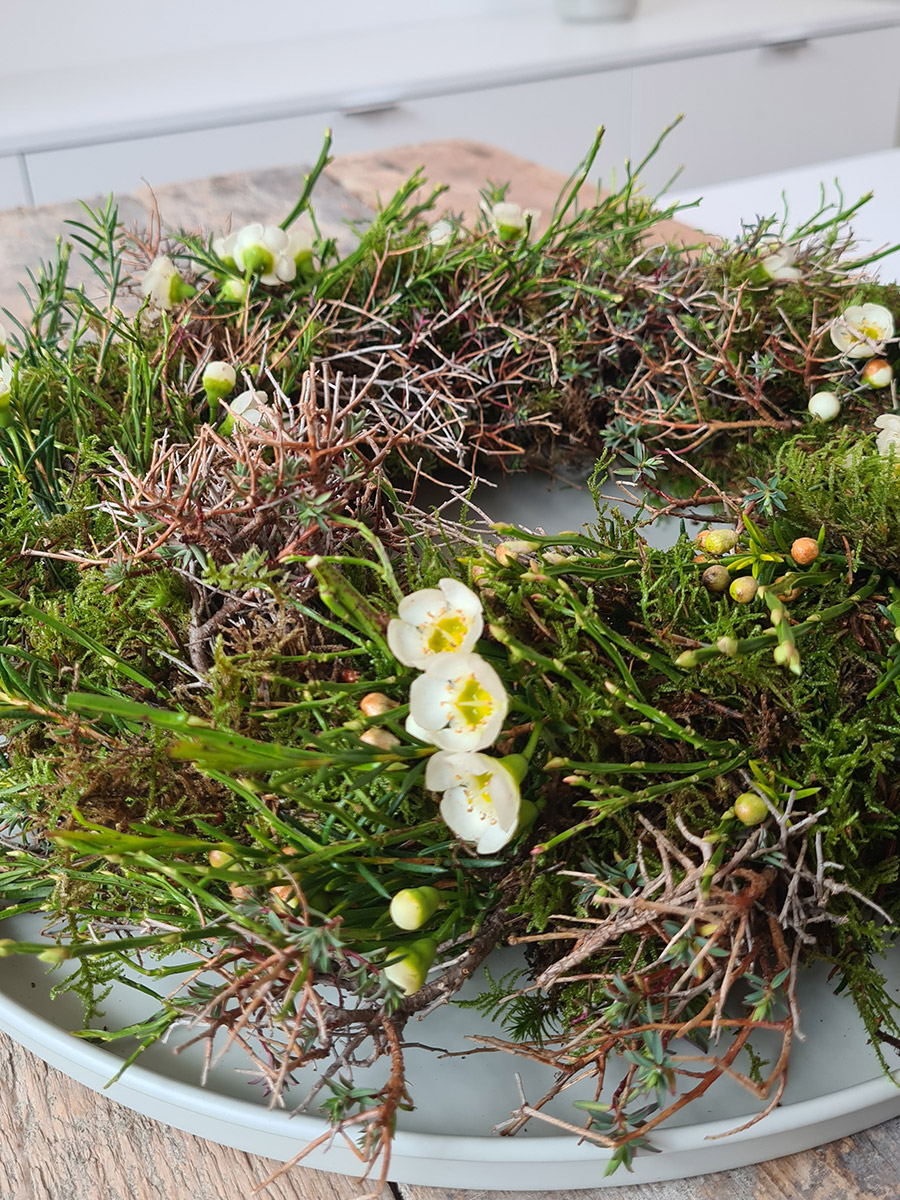 blumigo-blattwerk-osterkranz-frisch-gebunden-30-cm image 3