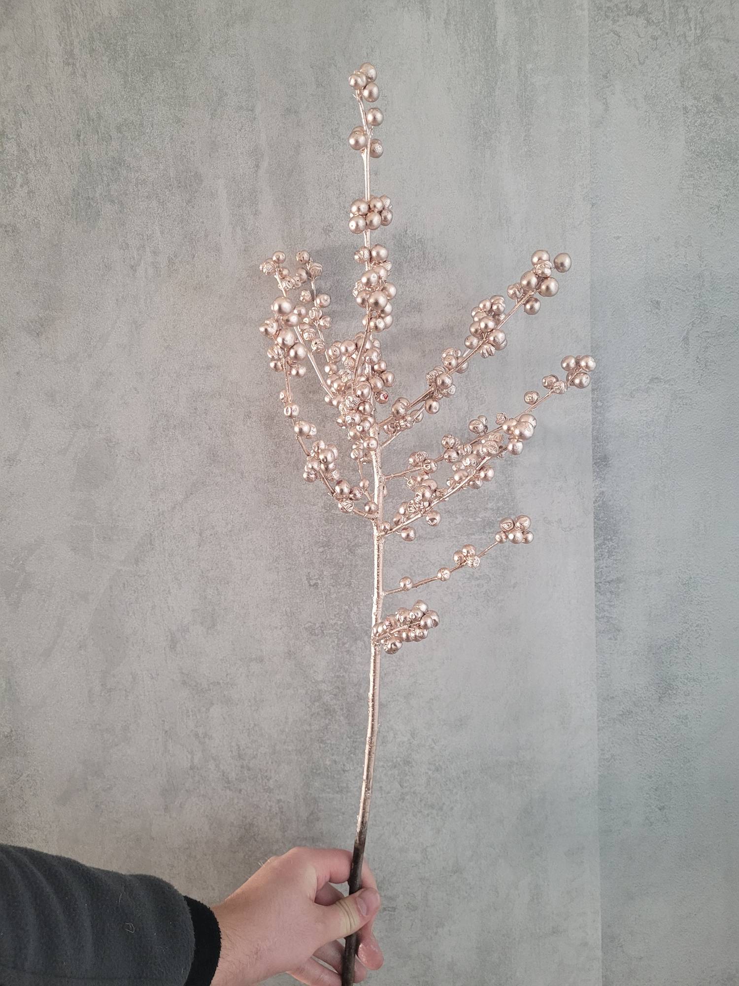 blumigo-wintergr-n-ilex-painted-champagne-zweigbund image 3