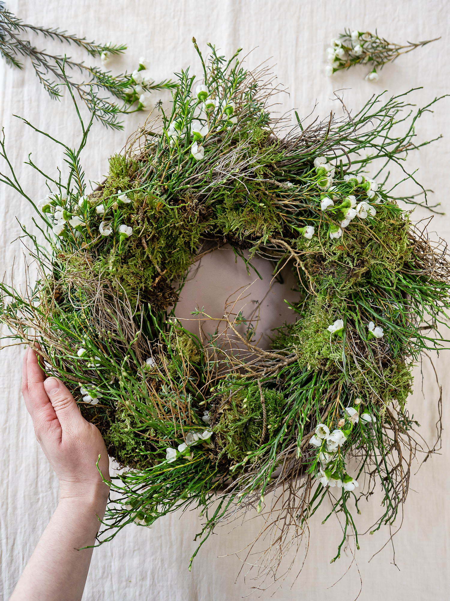 blumigo-blattwerk-und-bindegr-n-spring-vibes-fr-hlingskranz-30-cm image 1