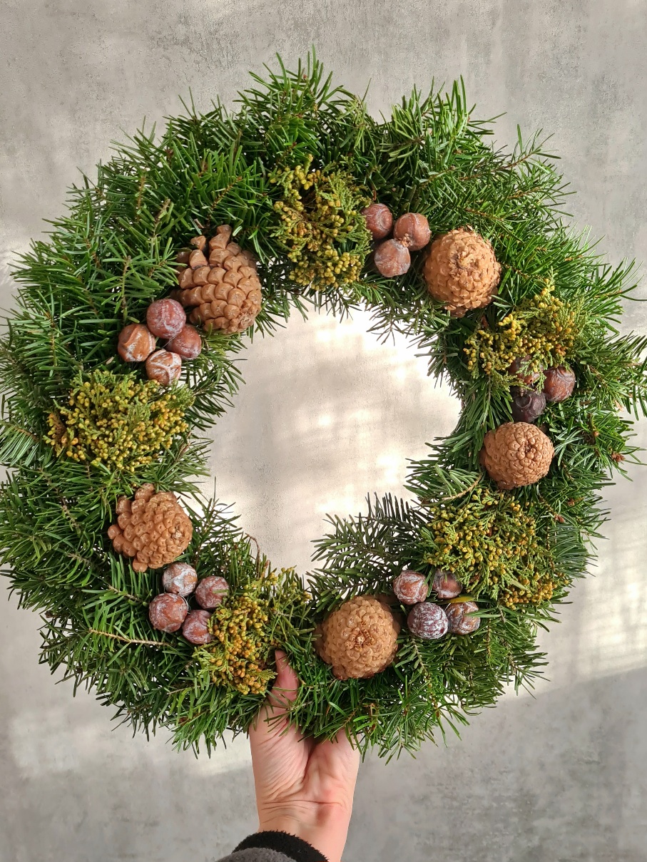 blumigo-wintermix-tannenkranz-mit-zapfen-und-beeren image 4