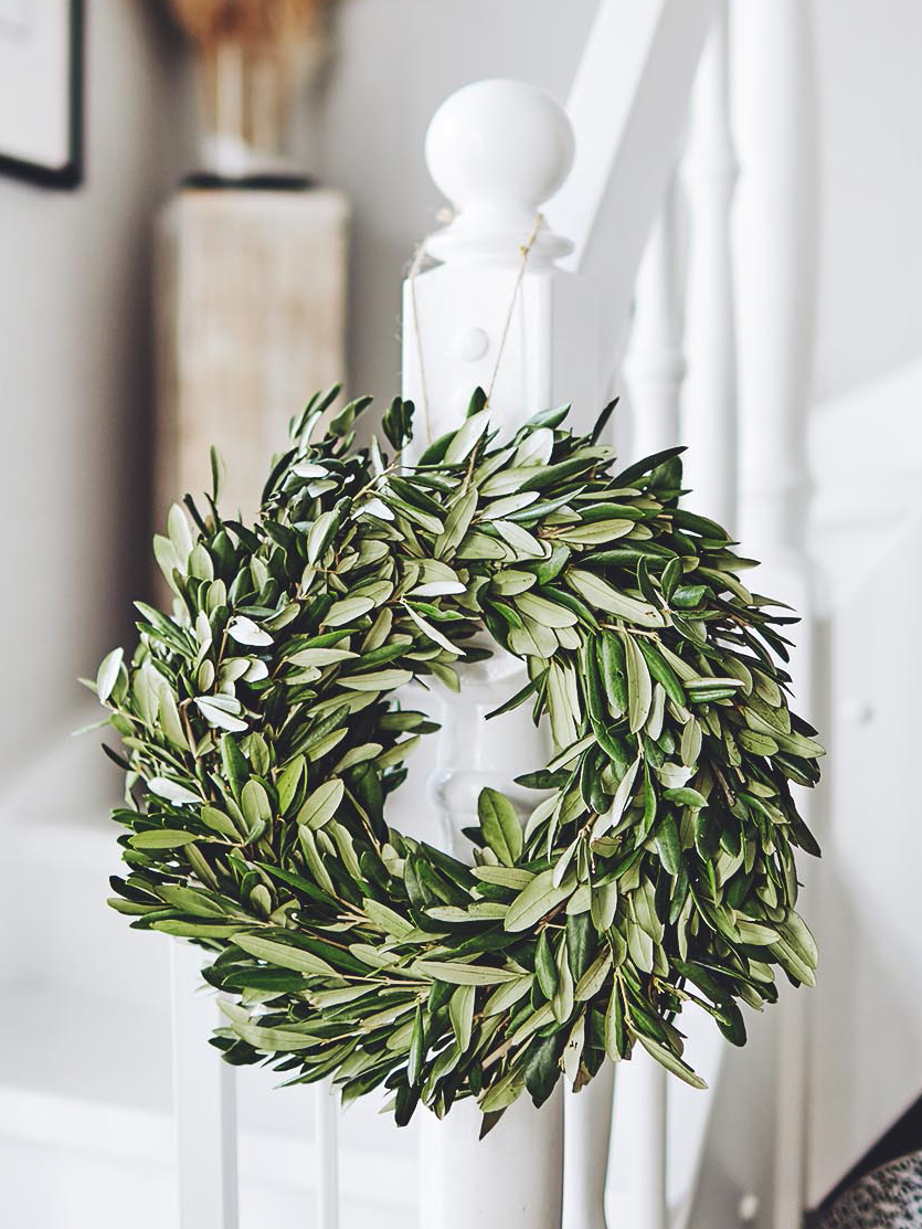 blumigo-olivenkranz-exklusives-greenery-kranz-olivenzweige image 1