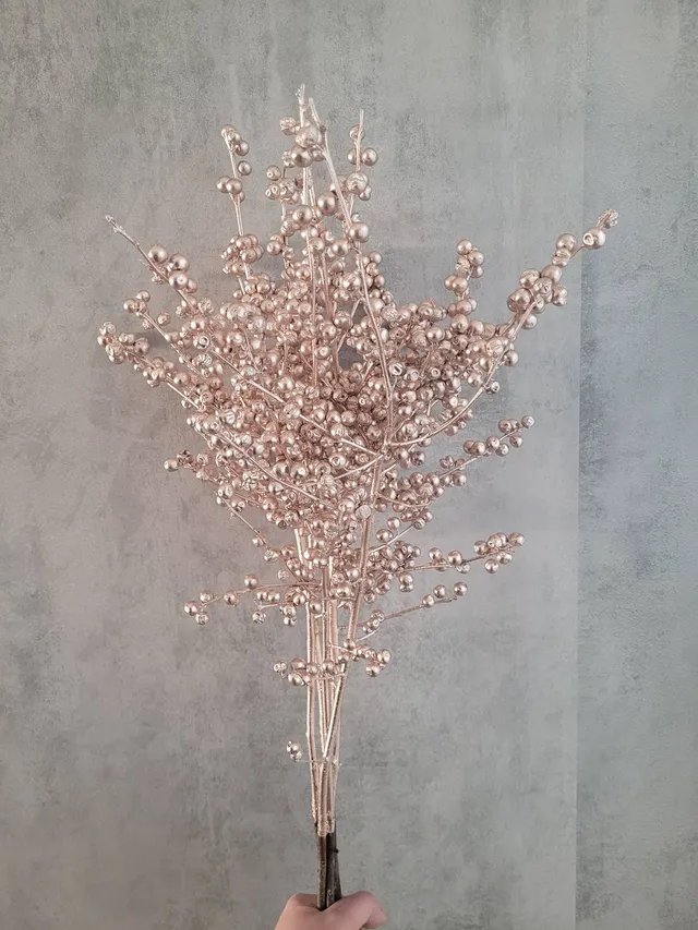 blumigo-wintergr-n-ilex-painted-champagne-zweigbund image 1