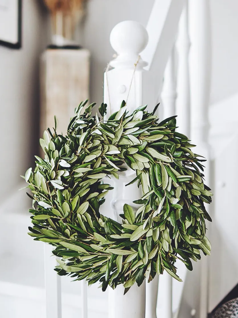blumigo-exklusives-greenery-olivenkranz-gr-n-27-30-cm image 1