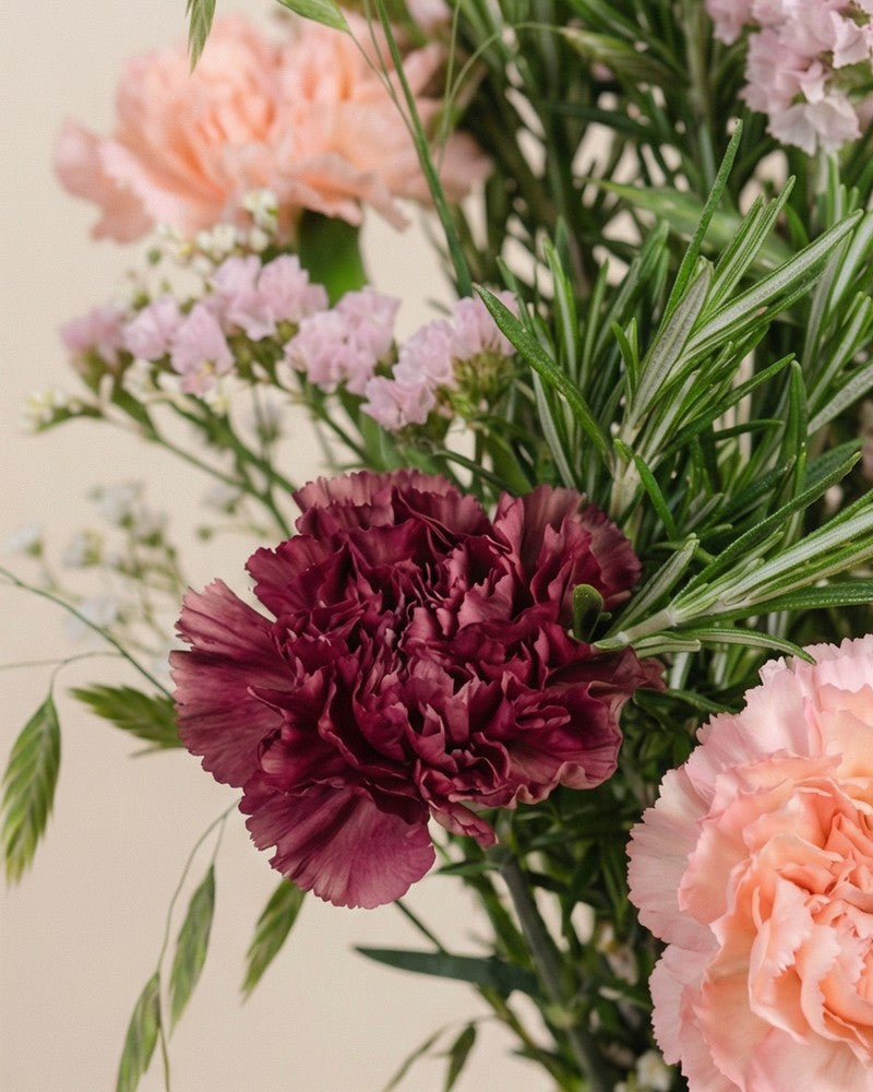 feey-rilio-weinabend-blumenstrau-classic-mit-nelken image 2