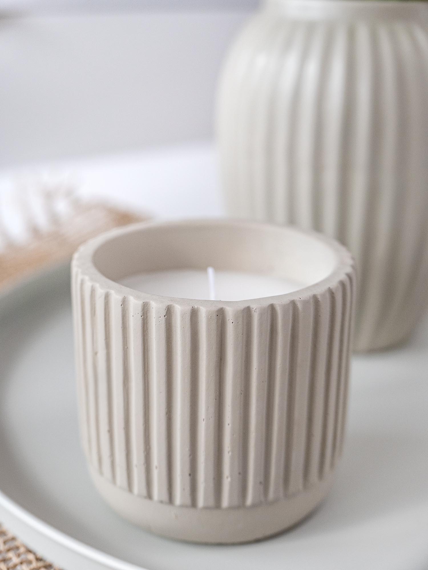 blumigo-felissa-dekokerze-sand-creme-9-cm-stumpenkerze image 1