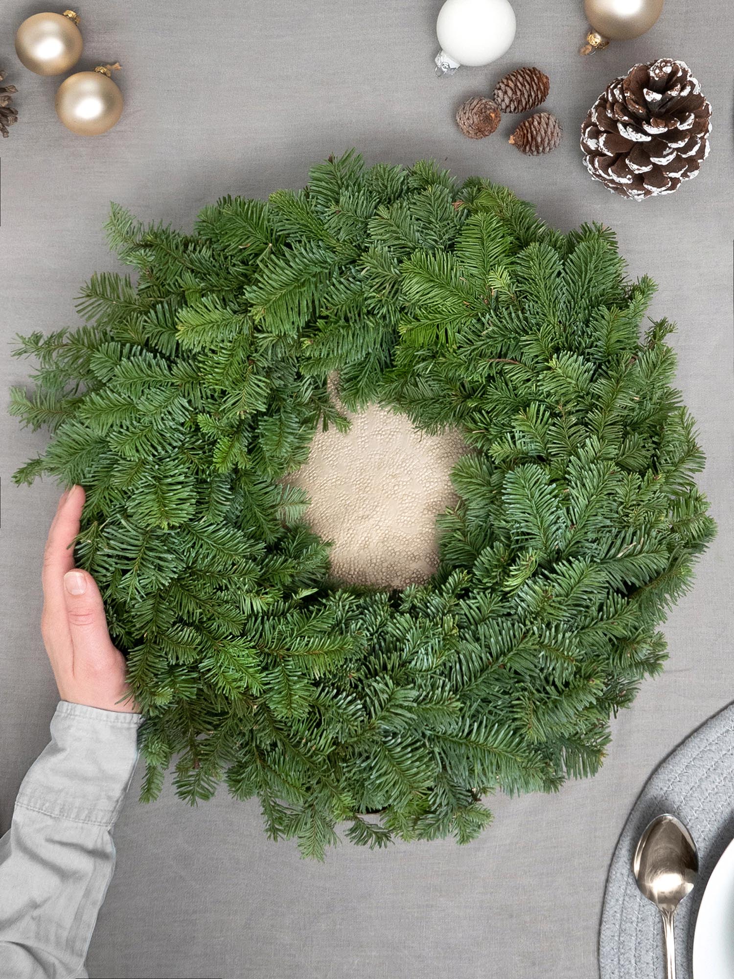 blumigo-nobilistanne-tannenkranz-30-cm-beidseitig-frisch image 5