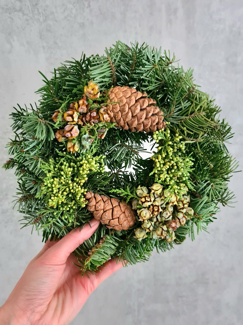 blumigo-wintermix-tannenkranz-mit-zapfen-und-beeren image 6