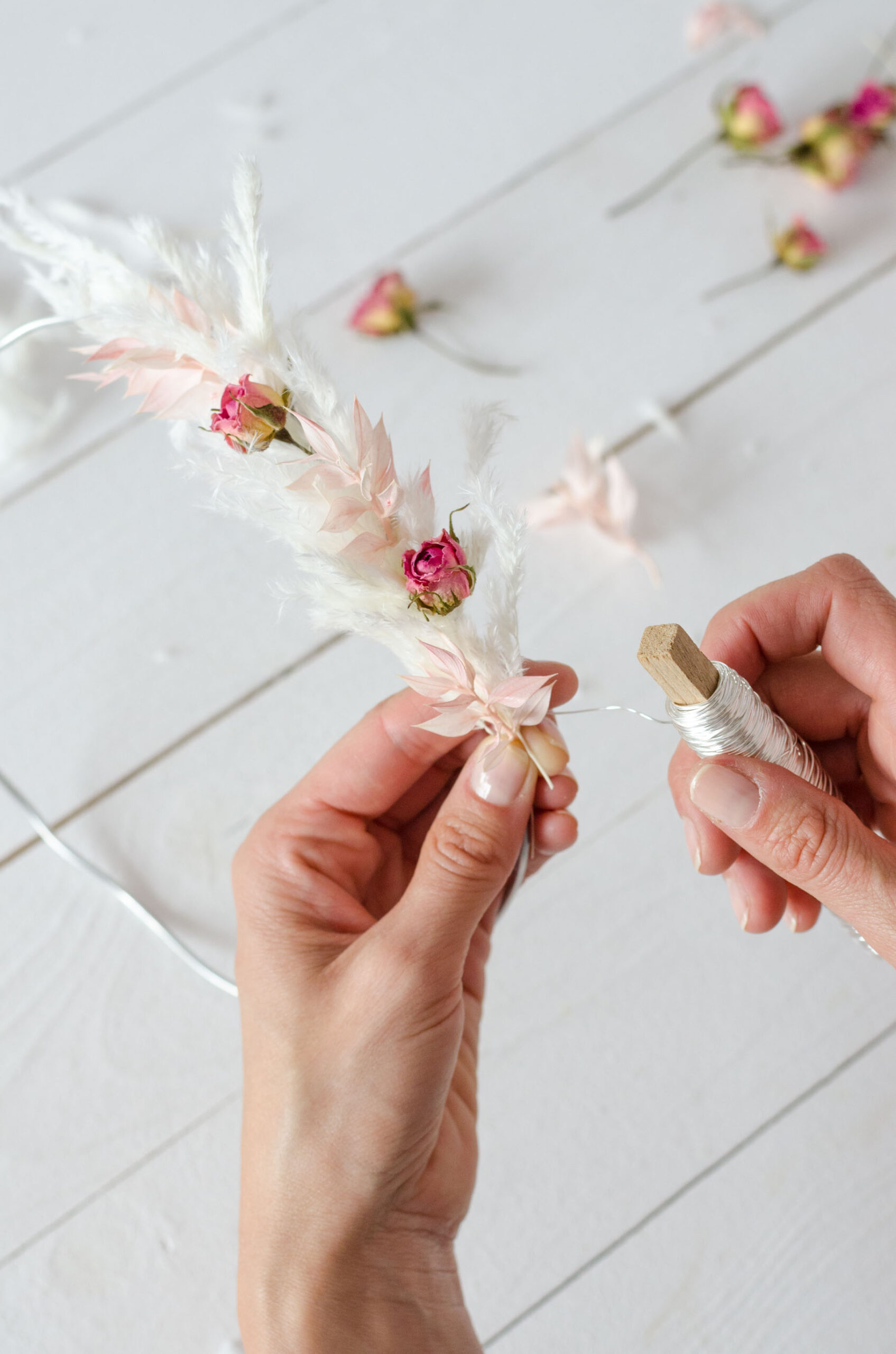 blumigo-flower-crown-rosa-trockenblumen-haarkranz-diy-set image 3