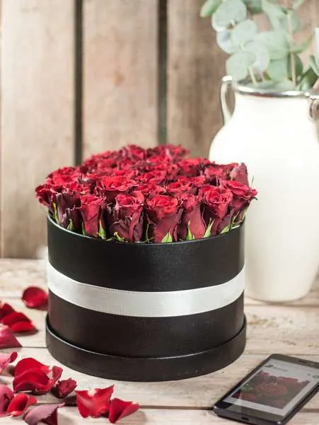 blumigo-rosenbox-rund-mittel-diy-set-zum-selbermachen image 1