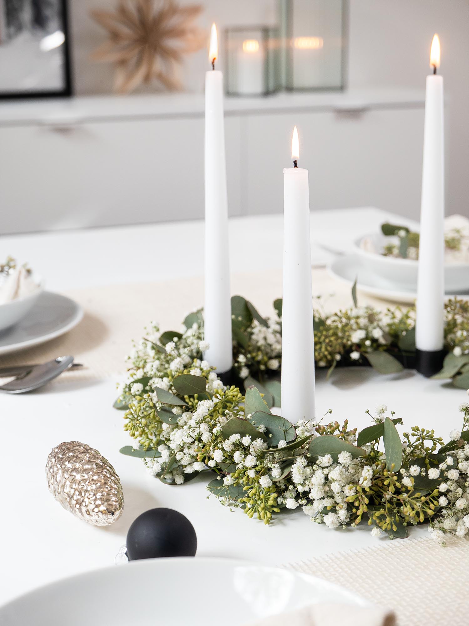 blumigo-elegant-winter-adventskranzring-diy-set-mit-kerzen image 4