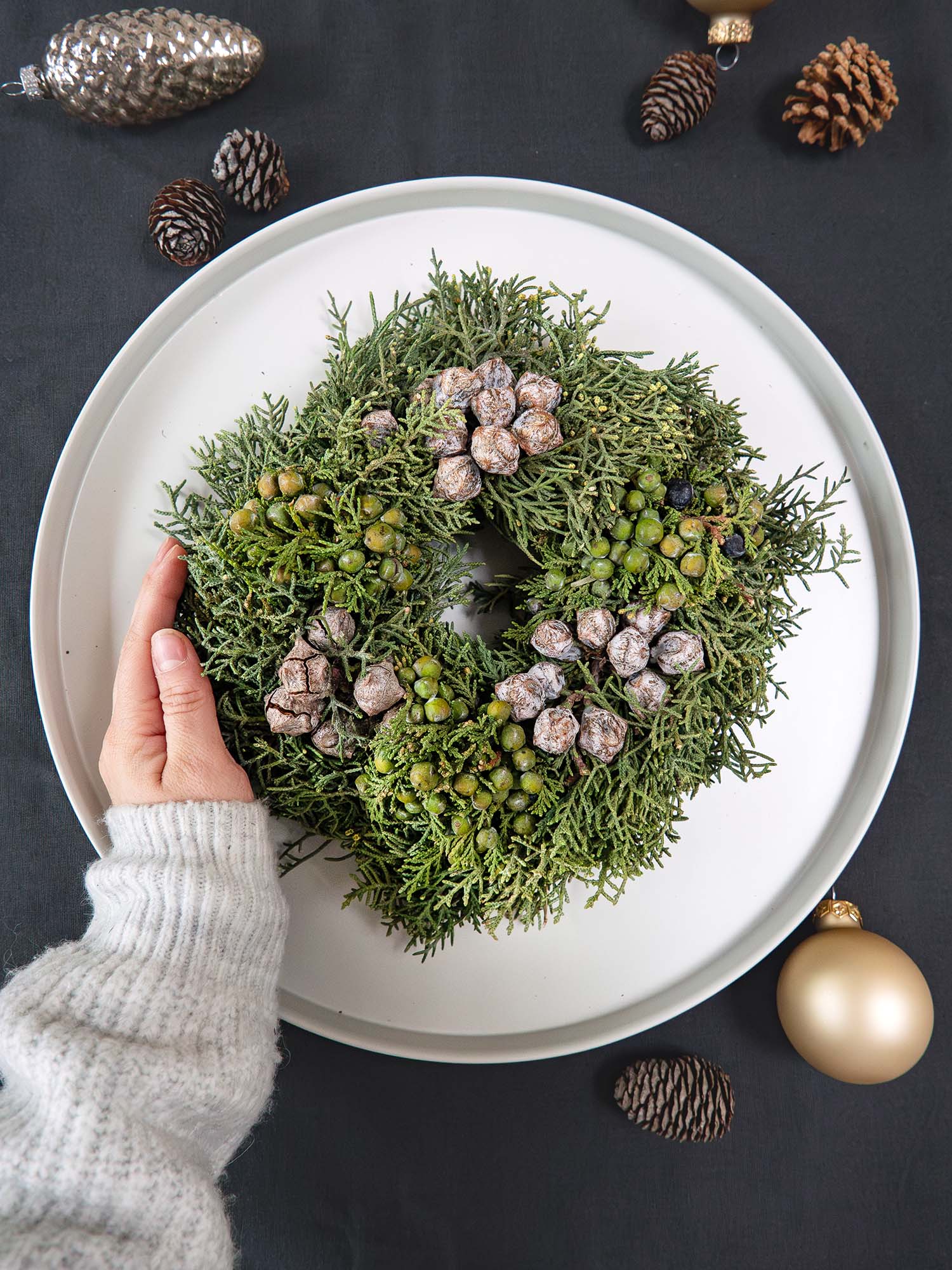 blumigo-wintermix-tannenkranz-mit-zapfen-und-beeren image 3