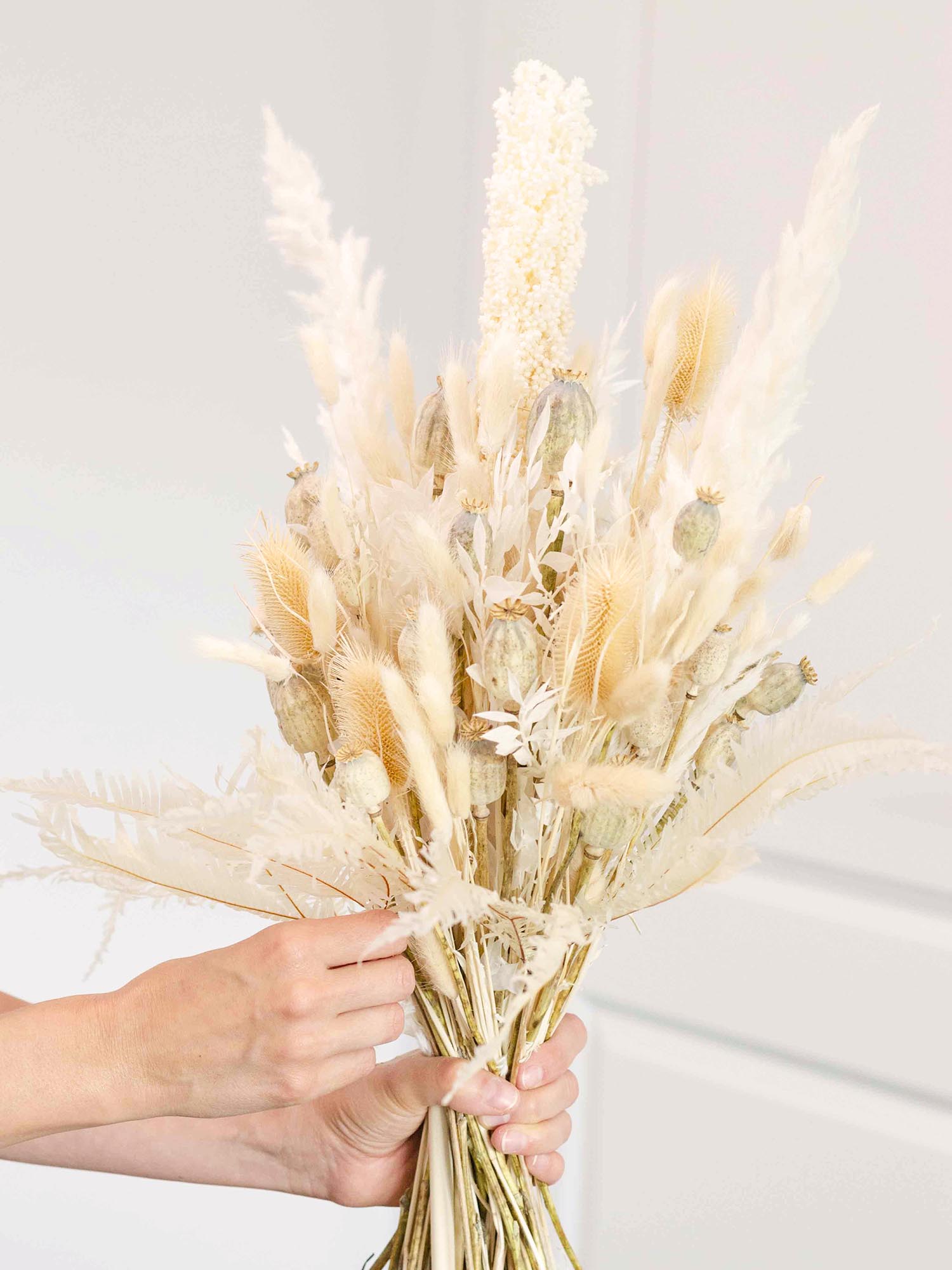 blumigo-berraschungsmix-white-glow-bouquet-wei image 4